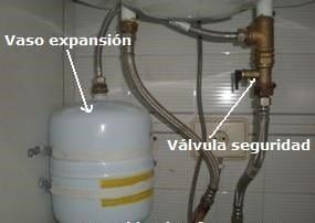 vaso-de-expansión-instalado-en-termo-eléctrico